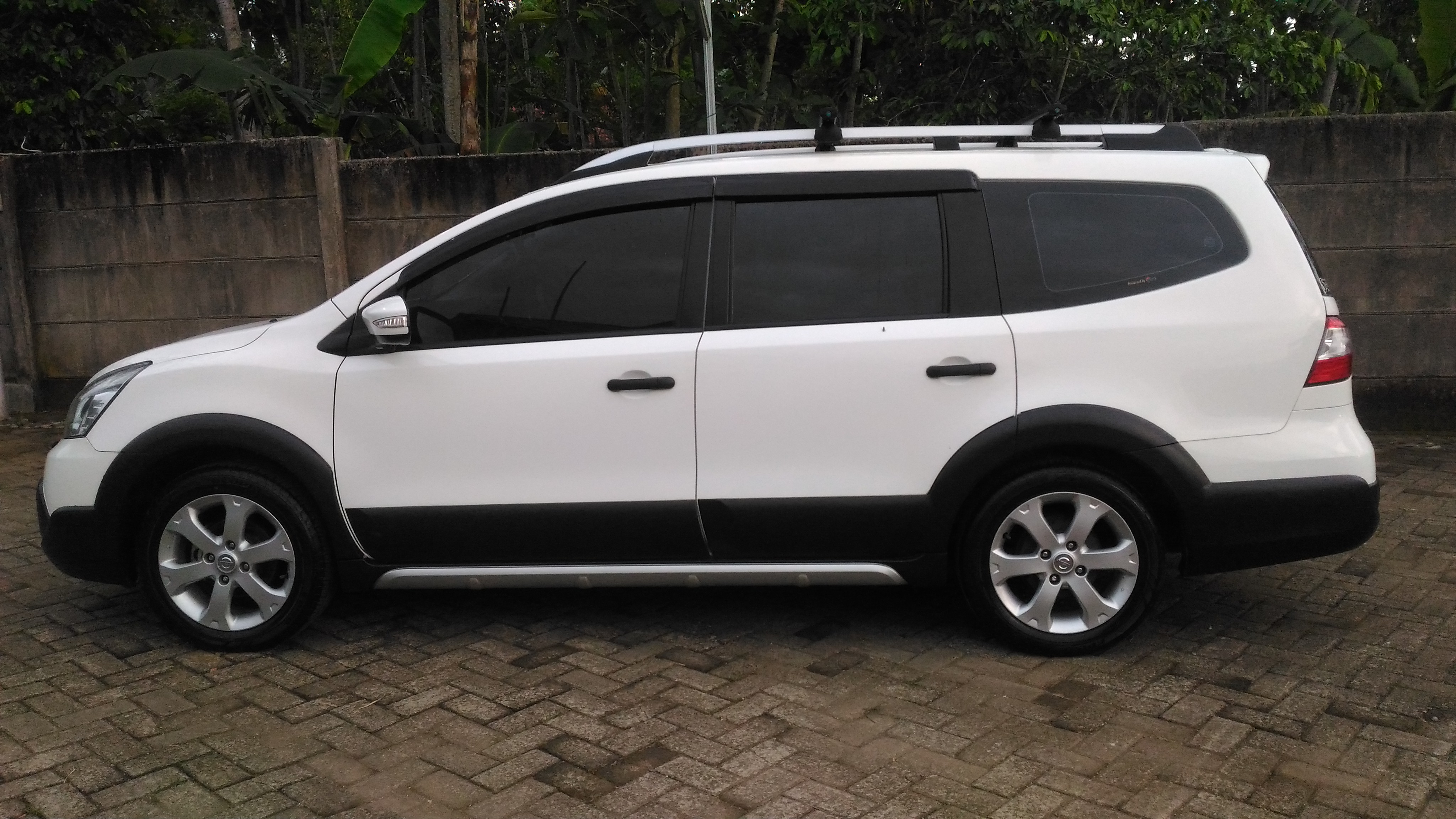 Kelebihan Dan Kekurangan Nissan Grand Livina X Gear 2013. Setahun Bersama Nissan Grand Livina 1.8 X-Gear 2013 – IRMAN