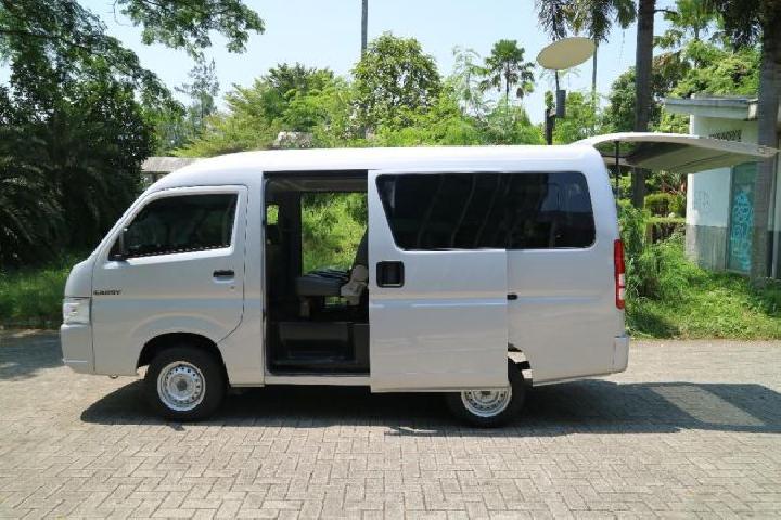 Suzuki New Carry Minibus. Suzuki Hadirkan New Carry Minibus, Sayangnya Pasar Otomotif