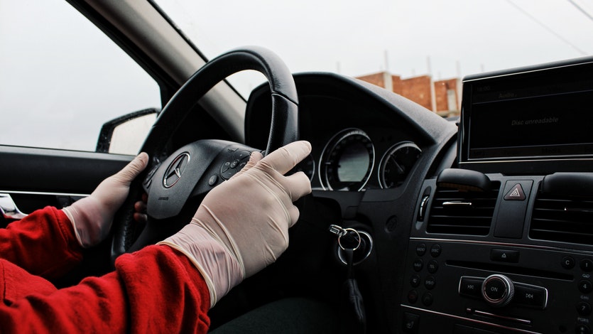 Cara Mundur Mobil Manual. Cara Mengemudi Mobil Mundur untuk Pemula- Kursusmengemudi.id