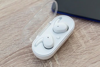 Cara Mencharger Headset Bluetooth. Cara Ngecas Headset Bluetooth yang benar agar baterai awet
