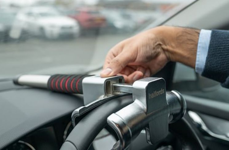 Harga Pengaman Stir Mobil. Wow! Pengaman Setir Mobil Sensor Sidik Jari, Cuma Rp 1 Jutaan