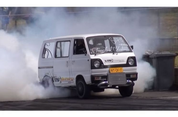 Suzuki Carry Bagong Modifikasi. Suzuki Carry 'Bagong' Cangkok Turbo, Gampang aja Diajak Burnout