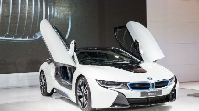 Gambar Mobil Bmw I8. Harga Mobil Listrik BMW, Mobil Hybrid yang Ramah Lingkungan