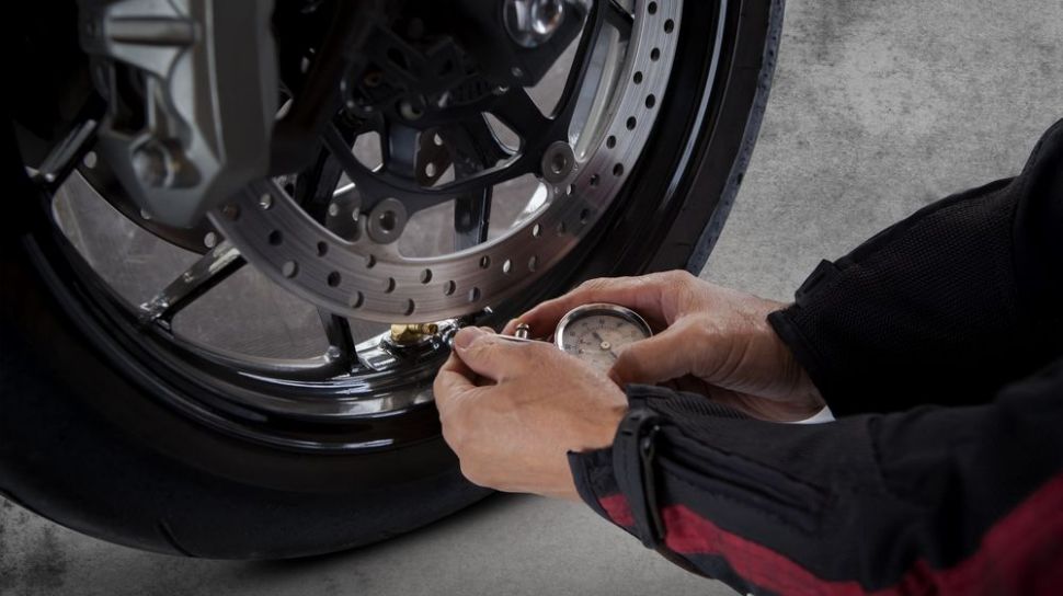 Bekas Tambalan Ban Tubeless Bocor Lagi. Benarkah Ban Tubeless Harus Diganti Setelah Dua Kali Bocor?