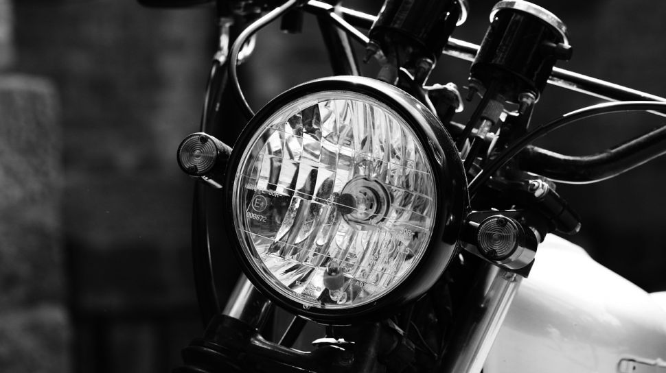 Faktor Yang Mempengaruhi Terang Redupnya Lampu. 10 Sebab Lampu Sepeda Motor Kurang Terang, Spare Part Kudu