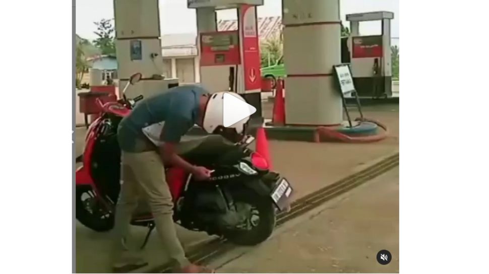 Cara Membuka Jok Motor Scoopy 2021. Video Pemotor Pusing Tujuh Keliling Cari Cara Buka Jok Honda