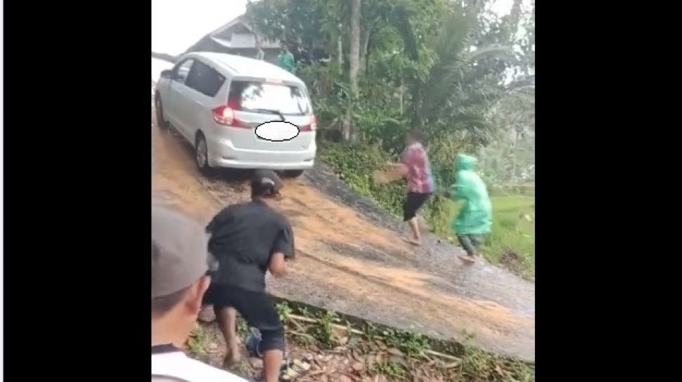 Performa Ertiga Di Tanjakan. Potret Suzuki Ertiga Gagal Taklukkan Tanjakan, Warganet Sebut