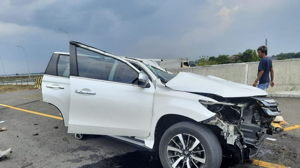 Poto Mobil Pajero Sport. Dikabarkan Tewas Kecelakaan, Ini Penampakan Mobil Pajero