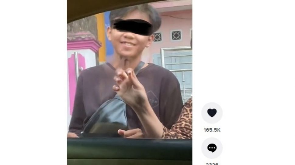 Gambar Orang Dalam Mobil. Pasangan Bucin Gambar Hati di Kaca Mobil Orang Lain, Nggak