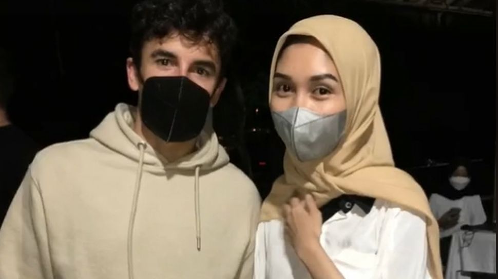 Foto Cewek Cantik Dari Belakang. Serba-serbi MotoGP Mandalika: Cewek Cantik Ini Bikin Lelaki dan