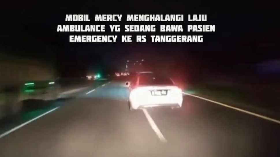 Mobil Mewah Mercedes Benz. Viral Aksi Arogan Mobil Mewah Mercedes-Benz Halangi Laju