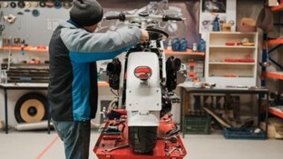 Tanda Oli Motor Harus Diganti. 3 Ciri-Ciri Motor Harus Ganti Oli, Penunggang Roda Dua Wajib Tahu