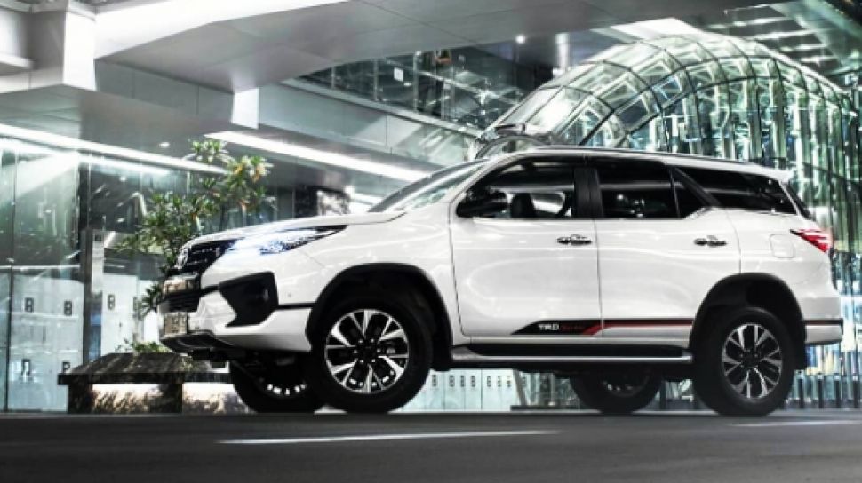 Daftar Harga Mobil Fortuner. Harga Toyota Fortuner 2022 Lengkap dengan Spesifikasinya