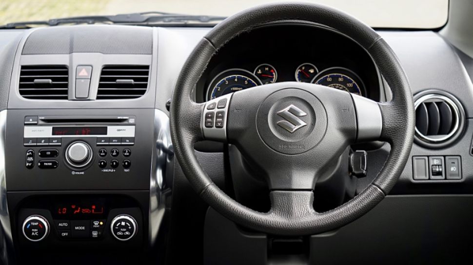 Harga Mobil Suzuki Baleno Tahun 2001. Harga Suzuki Baleno Bekas: Versi Sedan dan Hatchback, Mana