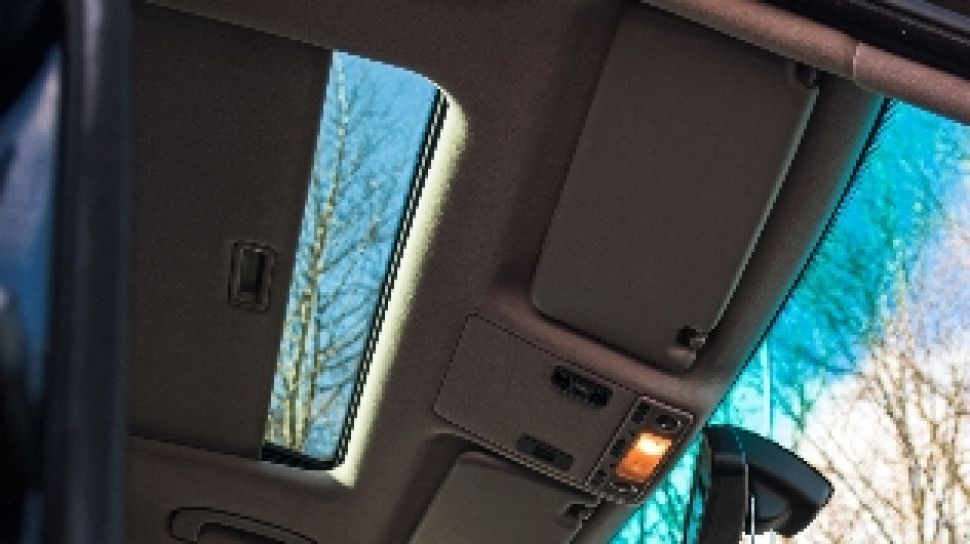 Mobil Yang Ada Sunroofnya. 10 Daftar Mobil yang Ada Sunroofnya, Mulai dari 300 Jutaan Rupiah