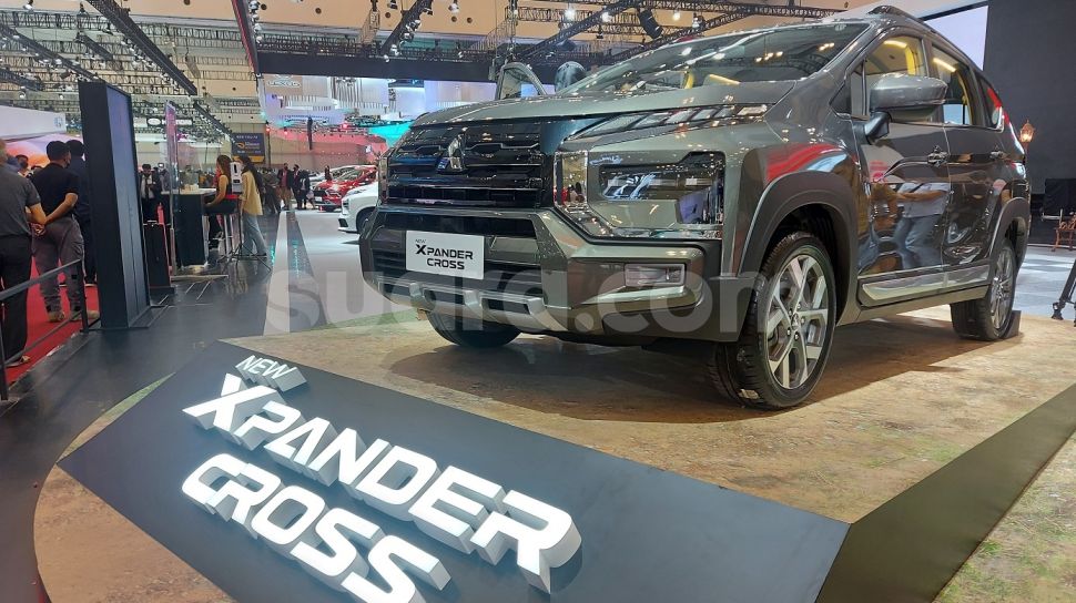 Xpander Cross Vs Xpander Ultimate. 4 Perbedaan Mitsubishi Xpander Cross 2022 dengan Seri Lama