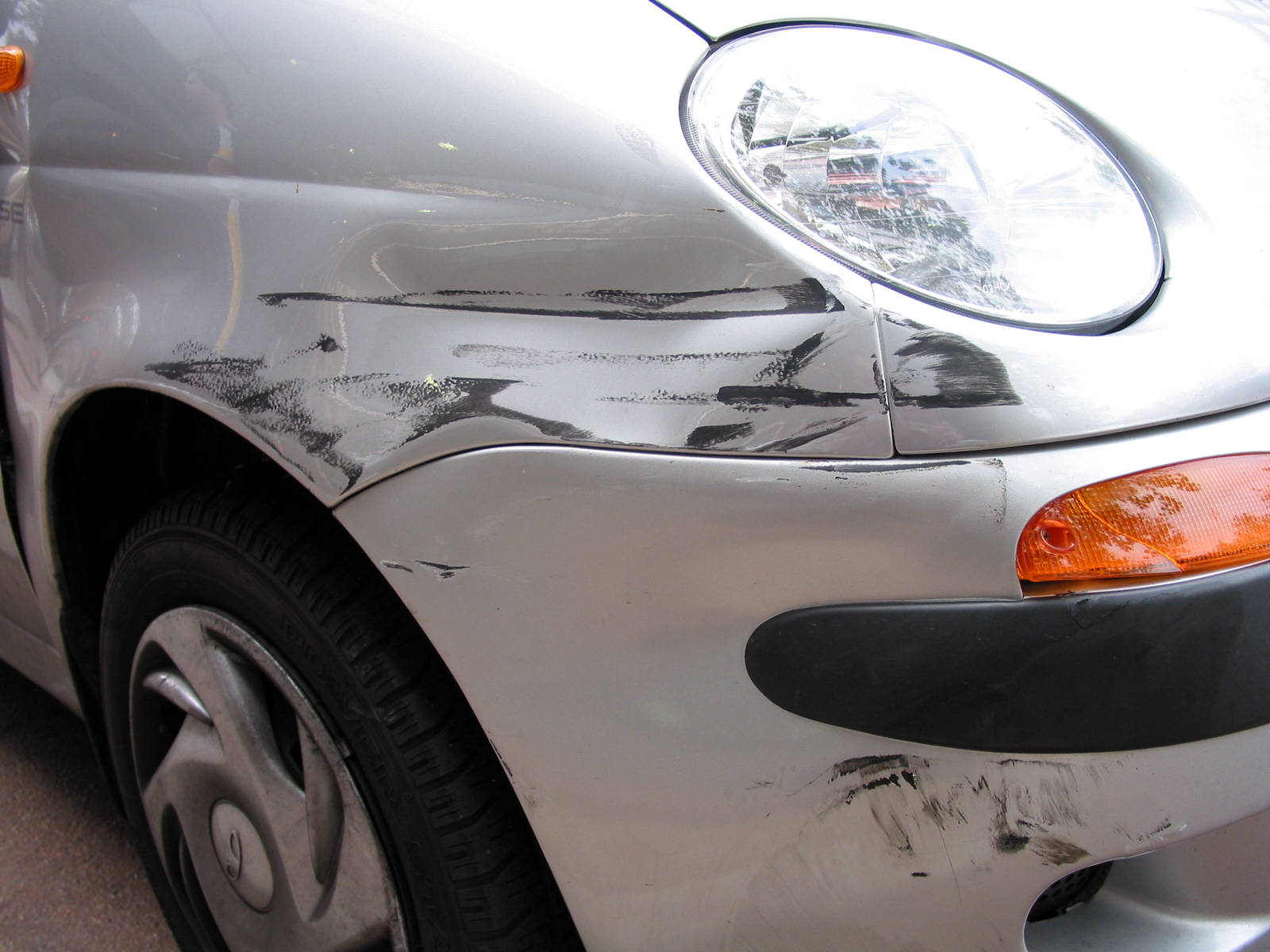 Cara Menghilangkan Cat Mobil. Cara Menghilangkan Baret pada Mobil