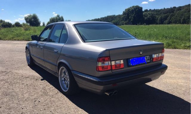 Spesifikasi Bmw 520i Tahun 1991. MENGENAL BMW SERI 5 (E34)