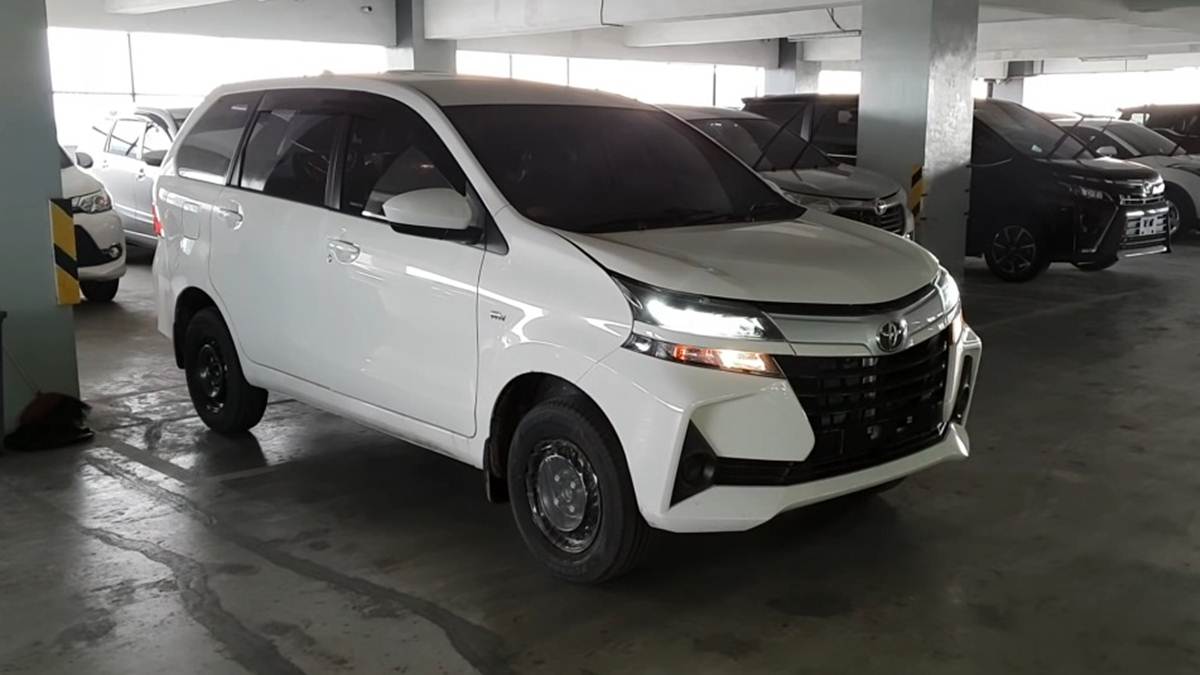 Interior Avanza Tipe E. Penasaran Apa Saja Perbedaan Toyota Transmover dan Avanza