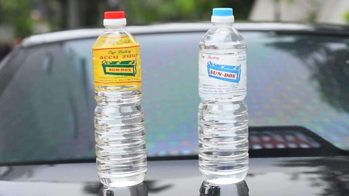 Air Aki Botol Biru. Air Aki Botol Merah dan Biru Ternyata Beda Fungsi, Ini Perbedaannya