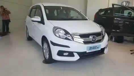 Interior Mobilio Type S. Fitur Dan Perbedaan Tiap Varian Honda Mobilio Facelift