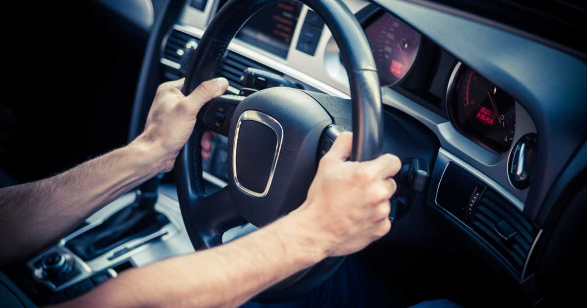 Cara Memutar Setir Mobil Yang Benar. Cara Memegang Setir Mobil yang Benar Kunci Aman Berkendara