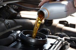 Penyebab Oli Mesin Mobil Tidak Naik. Oli Mobil Tidak Bisa Naik? Mungkin Ini Penyebabnya