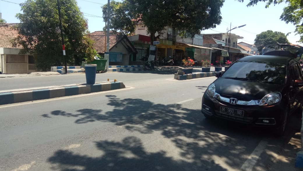 Tanda Dilarang Putar Balik. Tanpa Rambu Dilarang Putar Balik, Ruas Jalan Wahid Hasyim