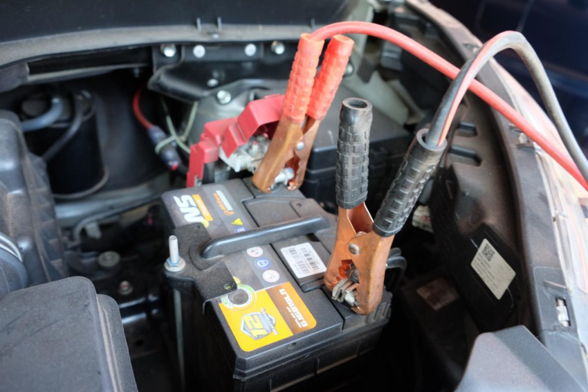 Jumper Aki Mobil Tanpa Kabel. Mobil Mati Jarang Dipakai, Begini Cara Jumper Aki yang Tepat dan