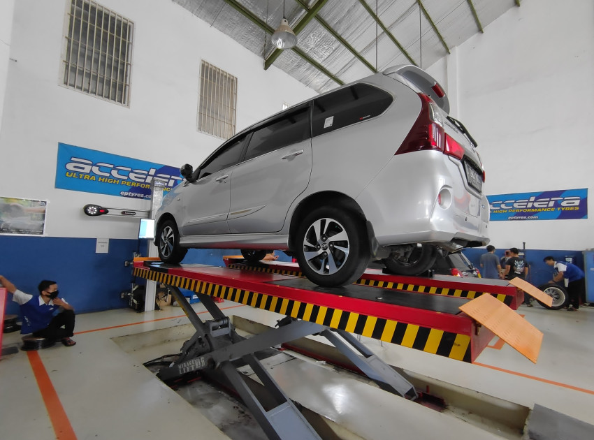 Kaca Depan Mobil Seret. 5 Tips Atasi Kaca Mobil Macet, Pakai Minyak Goreng Hingga Semir