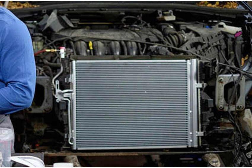 Cek Air Radiator Mobil. 5 Tanda Radiator Mobil Bermasalah, Cek Apa Saja!