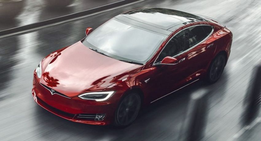 Mobil Tesla Model S. Kecewa Tak Ada Suara, Pemilik Tesla Model S Plaid Bikin Suara