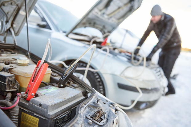 Cara Jumper Aki Mobil. Mobil Sulit Distarter, Begini Cara Jumper Aki yang Benar dan Aman