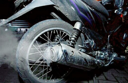 Cara Menghilangkan Asap Putih Dari Knalpot. Cara Menghilangkan Asap Motor yang Suka Bikin Panik, Nomor 7
