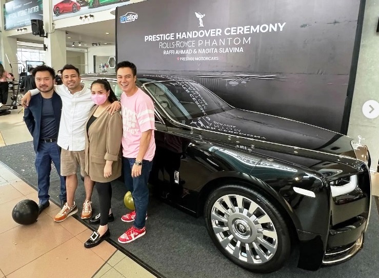 Mobil Rolls Royce Ghost. Spesifikasi Mobil Rolls-Royce Phantom Milik Nagita Slavina, Sekali