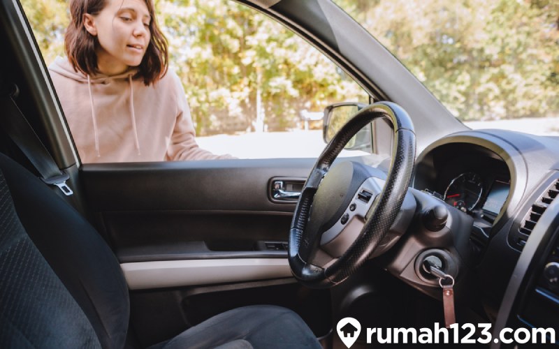 Cara Membuka Pintu Terkunci. Cara Membuka Pintu Mobil yang Terkunci dari Dalam dengan Alat