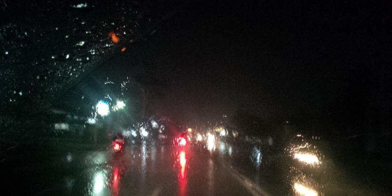 Foto Di Dalam Mobil Waktu Malam Hari. Sulitnya Mengendarai Mobil di Malam Hari Saat Hujan