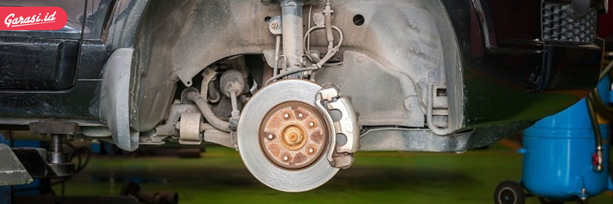 Cara Memainkan Kopling Mobil Yang Benar. Ketahui! 5 Gejala Kanvas Kopling Mobil Kamu Habis