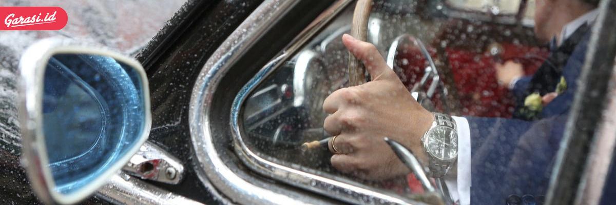Cara Bersihkan Kaca Mobil. Cara Membersihkan Kaca Mobil Berjamur