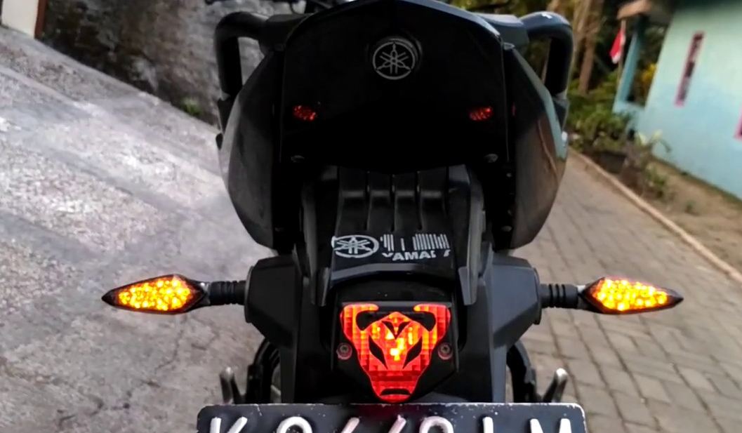 Penyebab Lampu Utama Ikut Berkedip Saat Sein Menyala. Berbagai Penyebab Lampu Sein Nyala Semua Secara Bersamaan