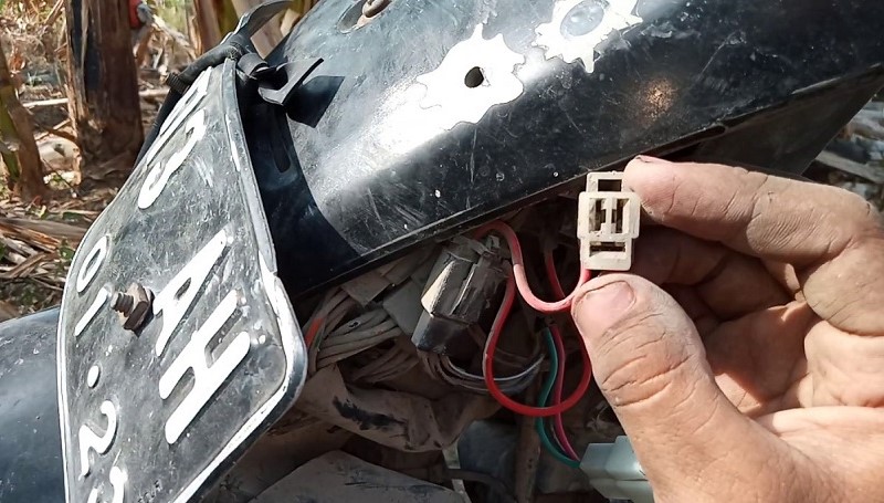 Cara Kerja Kunci Kontak Motor 4 Kabel. Cara Menghidupkan Motor Tanpa Kunci? Untuk Kondisi Darurat