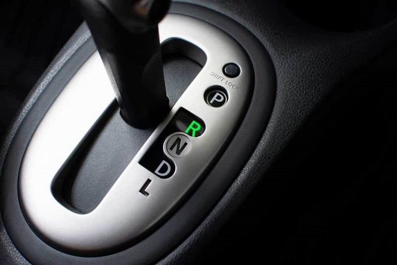 Cara Parkir Mundur Mobil Manual. 5 Cara Parkir Mundur Yang Mudah Untuk Pemula – Moladin