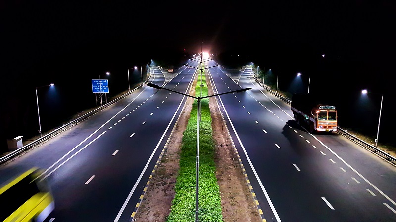 Macet Malam Hari Di Mobil. 8 Tips Berkendara Mobil Malam Hari Biar Tidak Ngantuk! – Moladin