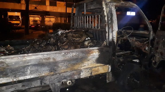 Mobil Pick Up Dari Kardus. Pick Up Bawa Kardus Terbakar di Tangsel, Sopir Kabur