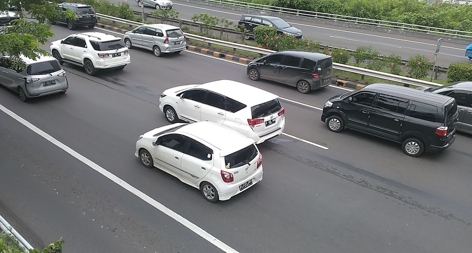 Cara Mengemudi Mobil Manual Di Jalan Macet. Jangan Panik, Ini Cara Mengemudi Mobil Manual di Jalan Macet