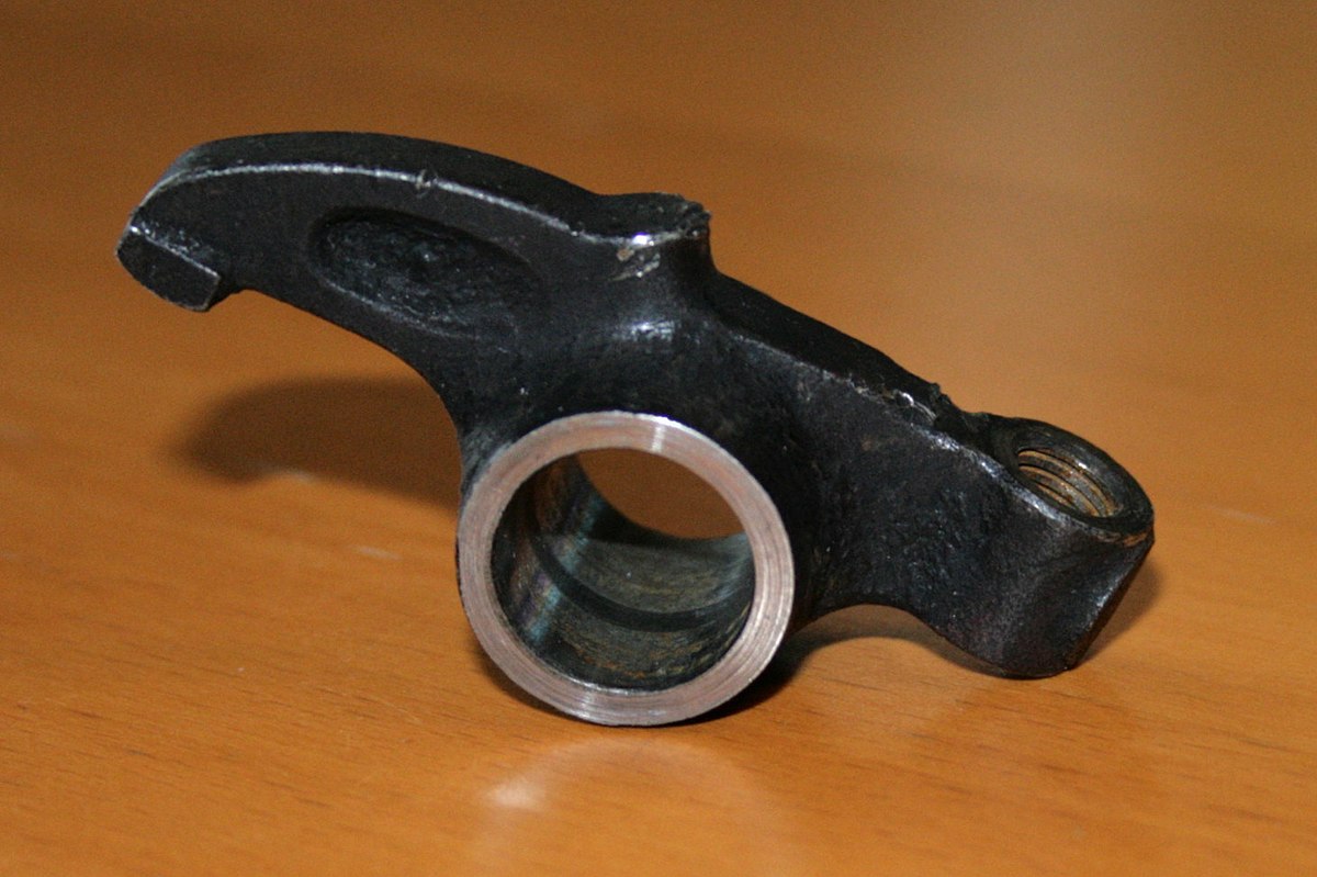 Fungsi Dari Rocker Arm. Pelatuk klep