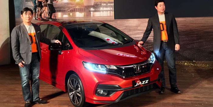 Interior Honda Jazz Terbaru. Intip Harga Honda Jazz Terbaru, Mobil Hatchback Sporty dan