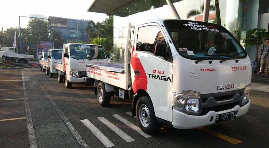 Harga Kabin Panther Pick Up Baru. Ukuran Terbesar di Kelasnya, Kabin Isuzu Traga Ternyata Sempit