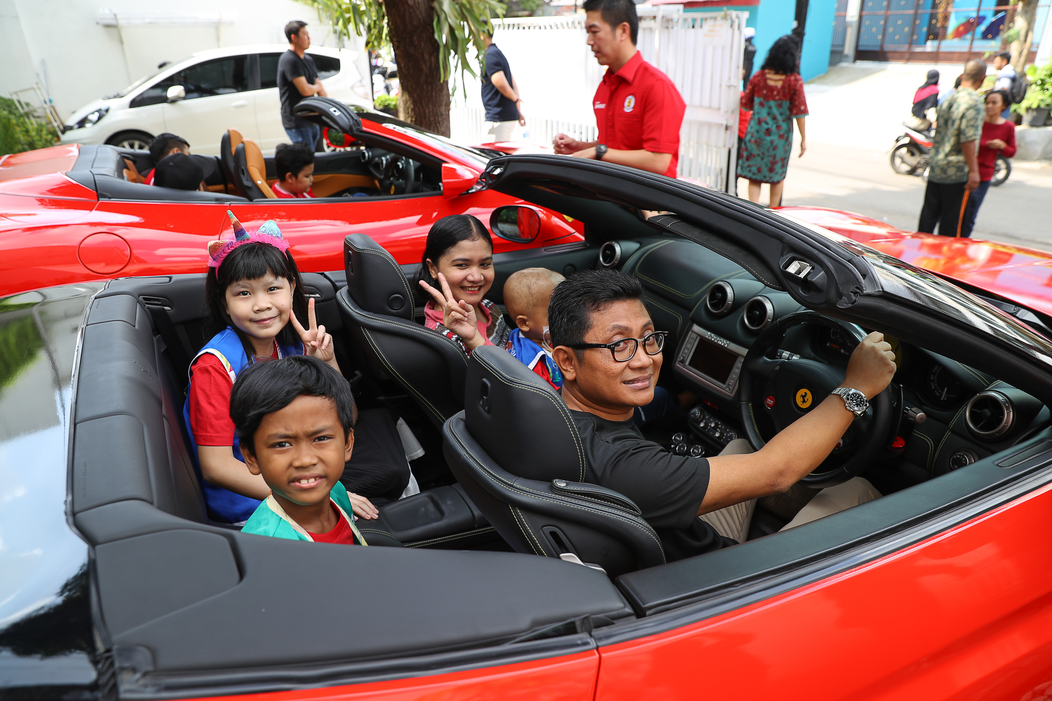 Ferrari Owners Club Indonesia. Cara Pemilik Ferrari Berbagi ke Penderita Kanker