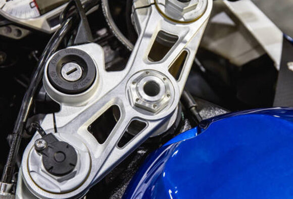 Cara Membuka Kunci Stang Motor. Kunci Motor Hilang dan Setang Terkunci, Begini Solusinya